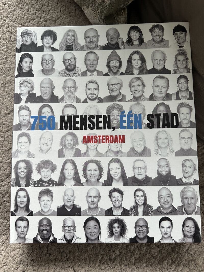 750 mensen, een stad, Amsterdam. image