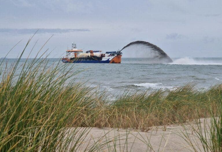 Van Oord reinforces Banjaard Beach with Bio-LNG TSHD image